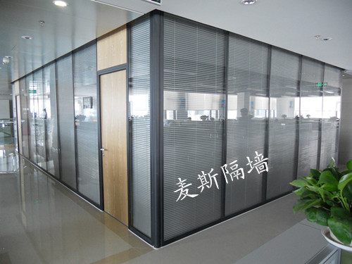 雙玻夾百葉隔斷墻(口字型) 雙玻夾百葉隔斷墻(口字型)